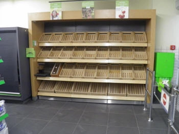 myymälähylly juhlatavarat juhlat